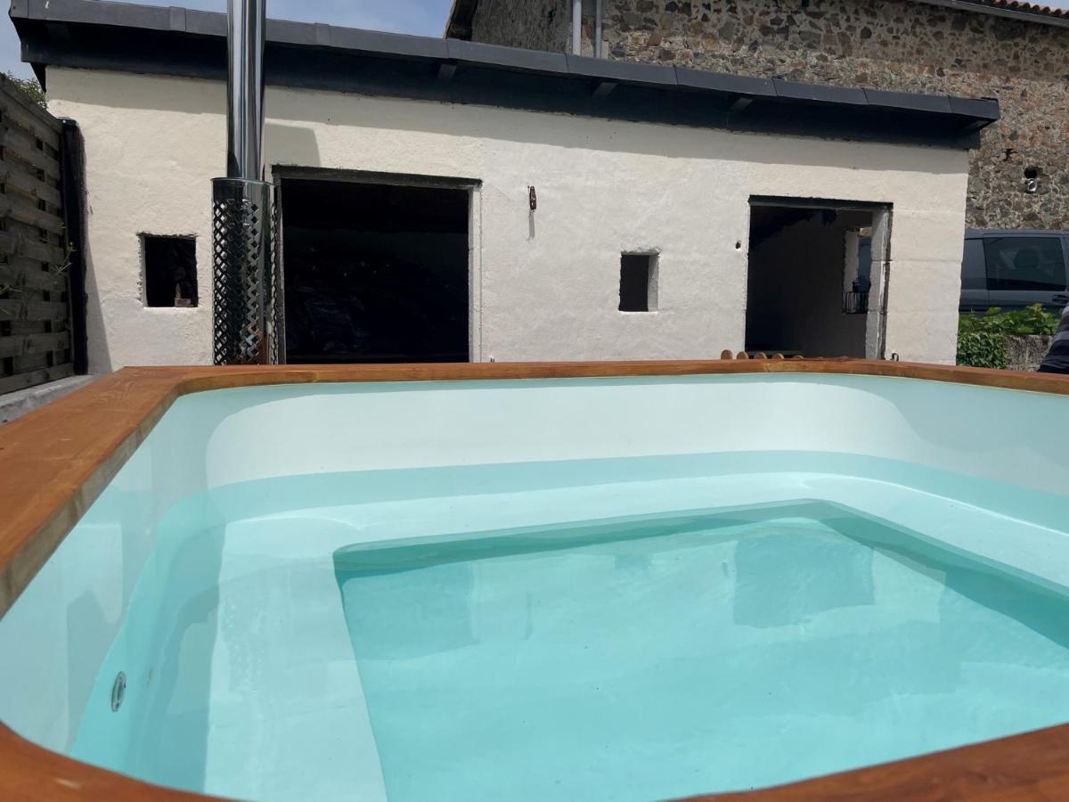 Beautiful Cottage With Private Plunge Pool/Hot Tub - 40 Mins From Puy Du Fou La Chapelle-Saint-Etienne المظهر الخارجي الصورة